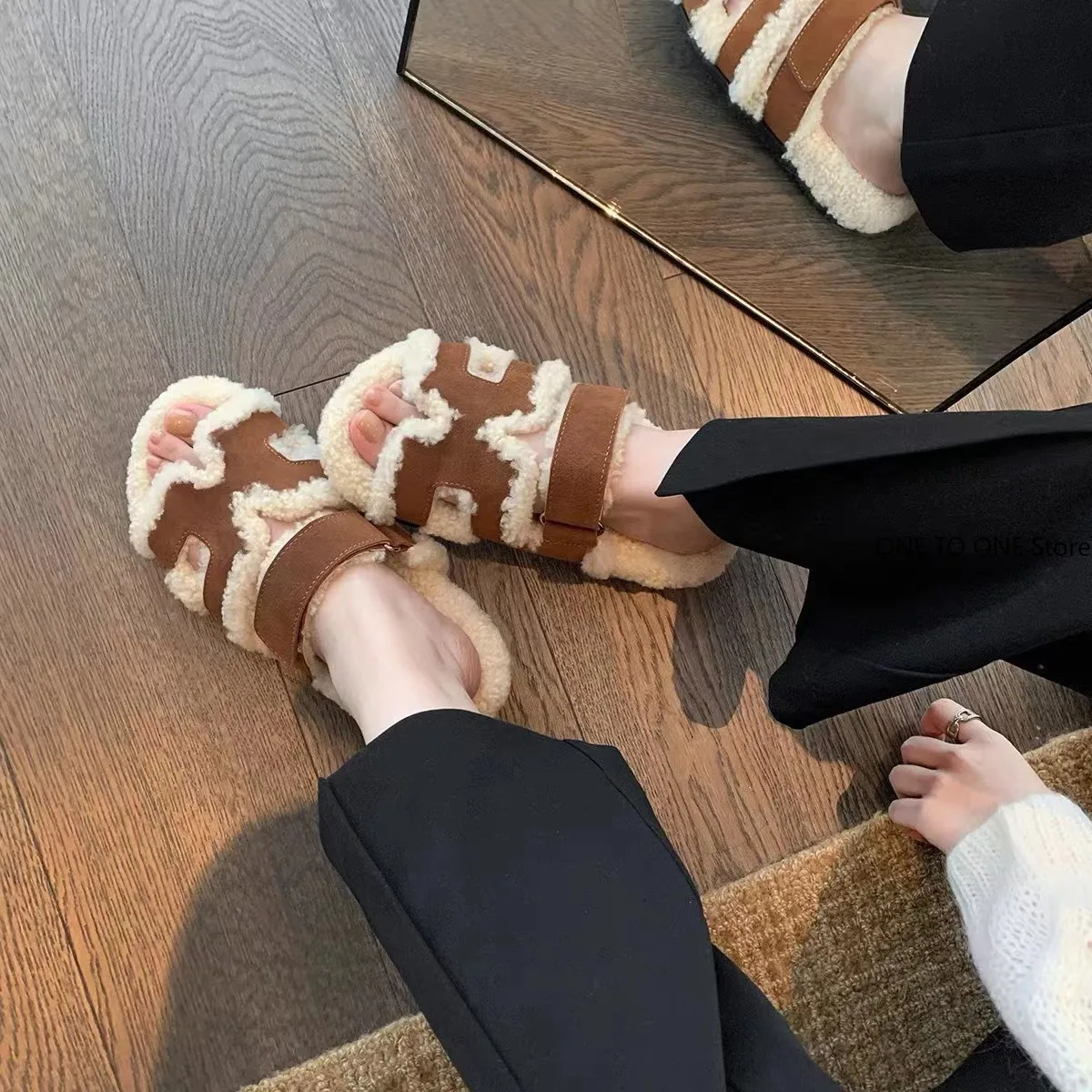 Med Shoes Womens Slippers Outdoor Slides Pantofle Flock Platform Fur Flip Flops 2024 Flat Plush Autumn Fabric Rome Shoes House