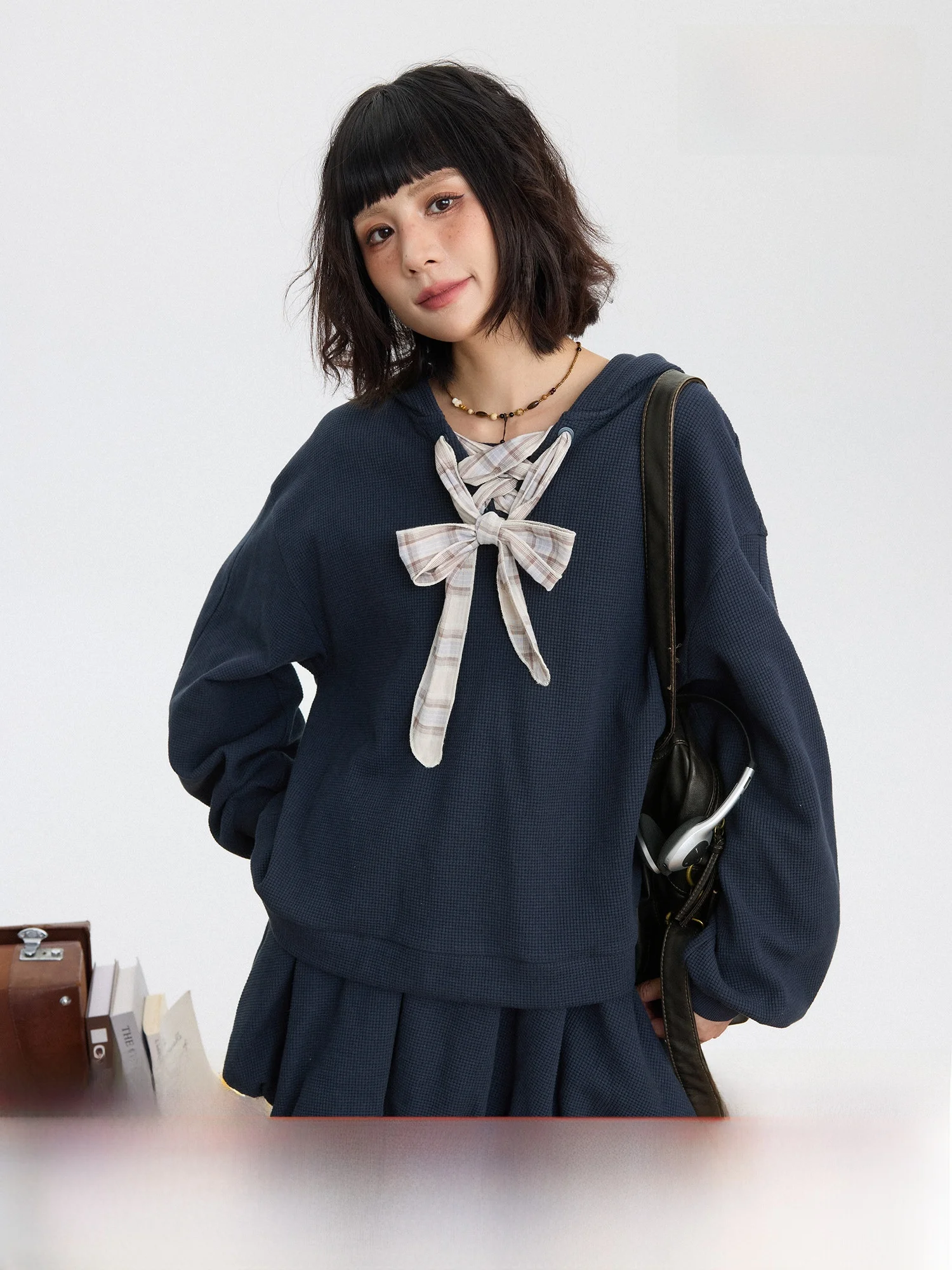 

Laid-ba Knitted Hoodie Sweatirt with Bubble Sves Loose Fit College Sle Volcanic Women's Faion Autumn Wear