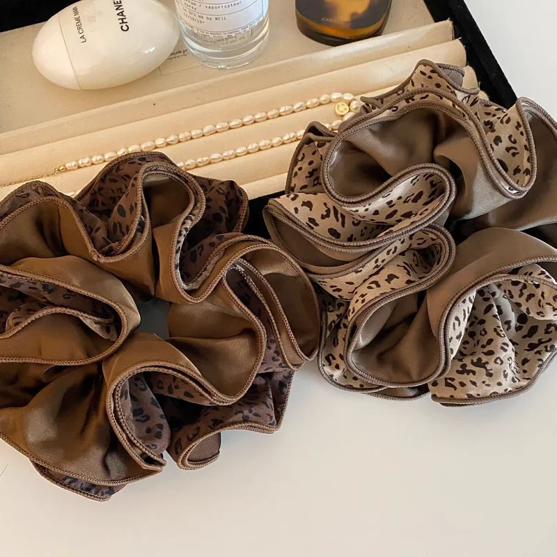 

Retro Leopard Print Hair Tie Print Satin Slim-Waist Hair Scrunchie Elegant Bun Hairstyle Extra-Large Hair Elastic Hair Accessory