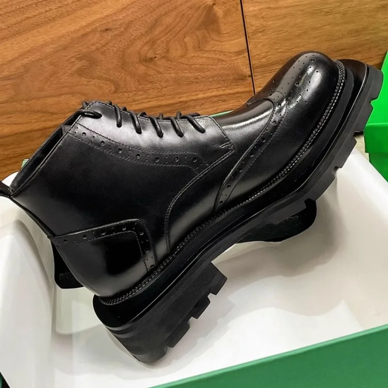 تصميم جديد الرجال البروغ أكسفورد الأحذية جلد طبيعي سميكة وحيد الأعمال الفاخرة الكاحل دراجة نارية الأحذية المشي لمسافات طويلة في الهواء الطلق أحذية عمل