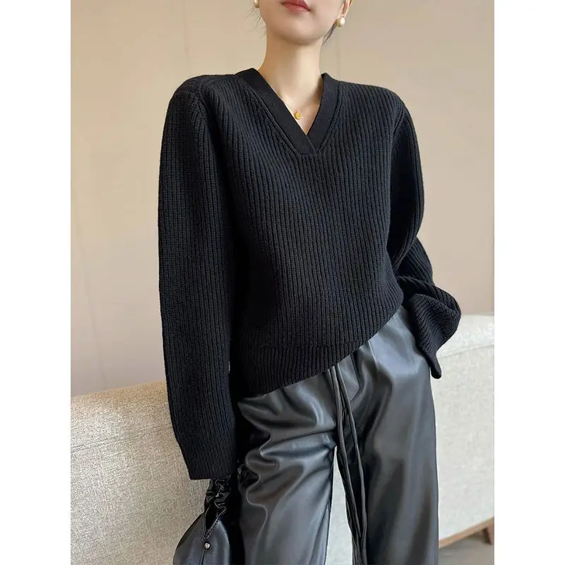 Black V-neck Long Sleeved Knitted Sweater for Women\'s Spring New Collection Lazy Style Base Sweater Stylish Pullover Sweater