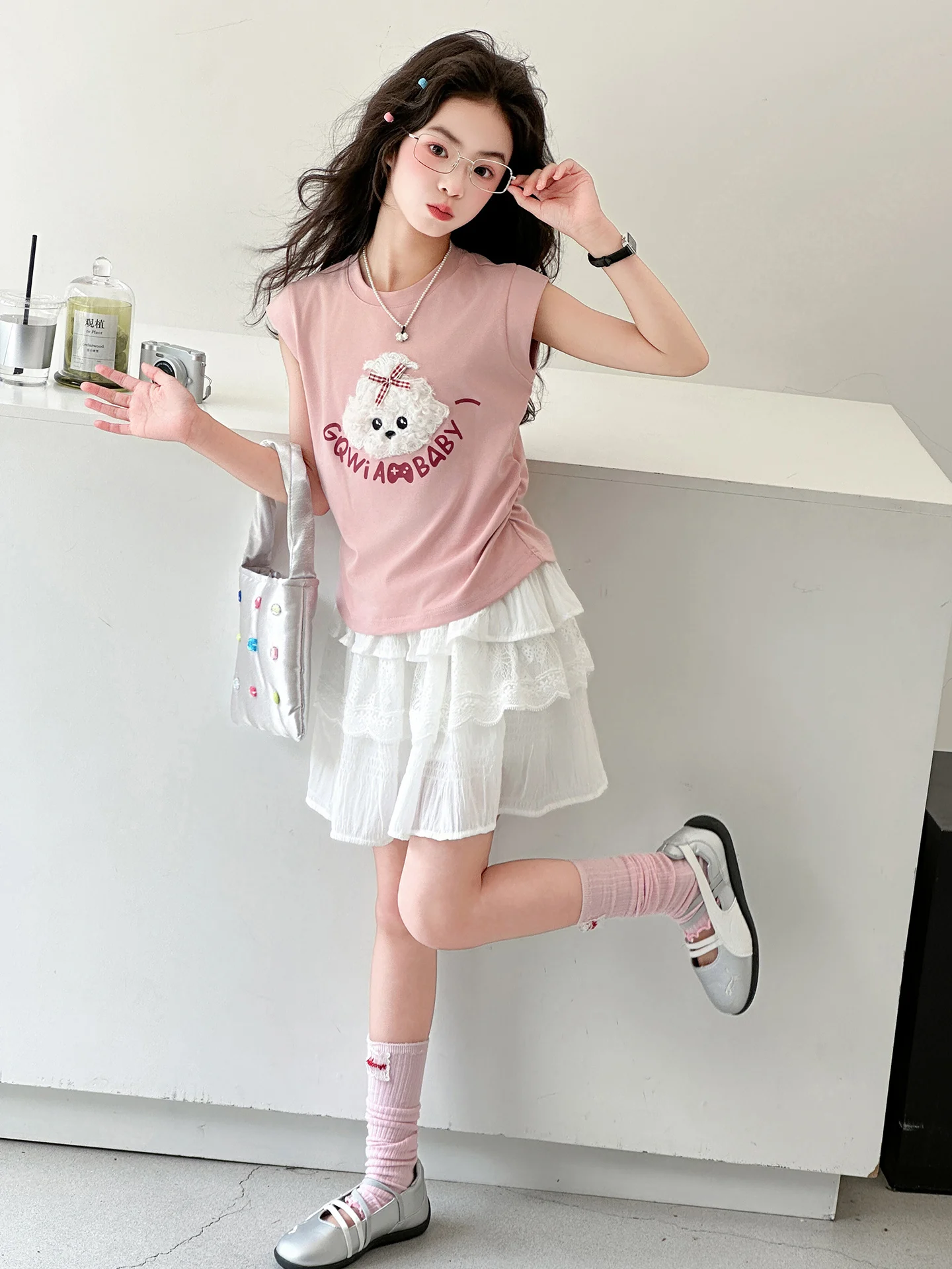 かわいい韓国風女の子夏服セットノースリーブベストとショートスカート軽量通気性洗濯機で洗える漫画柄