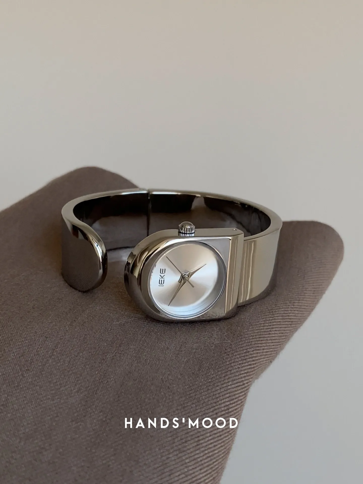 2026 new style simple high-end fashion high-quality silver bracelet watch ins casual luxury women's watch accessories