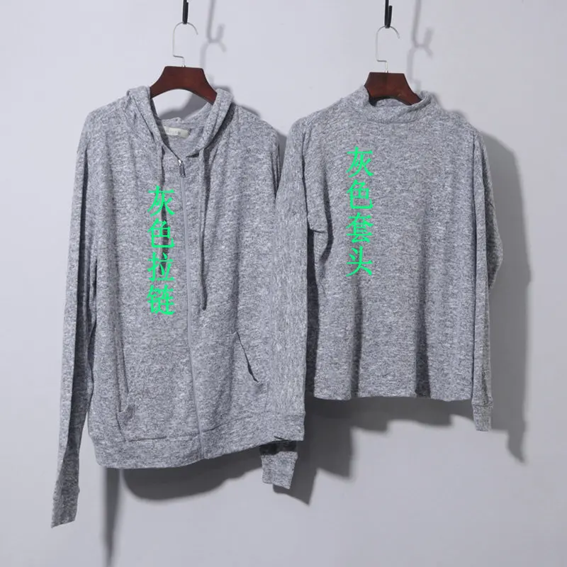 เสื้อเบสเลเยอร์ทรงเข้ารูป คอสูง ผ้าเนื้อนุ่ม สวมใส่เป็นเสื้อตัวในได้ สไตล์ลำลอง ผลิตจากผ้าโพลีเอสเตอร์ผสมวิสโคส มีฮู้ด สีพื้น ผ้าถัก