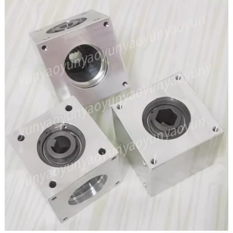 

4242 Приводной редуктор с конической передачей 90 градусов, передаточное число 11:1, угловой редуктор, с шпоночным отверстием и шестигранным D-образным отверстием для вала