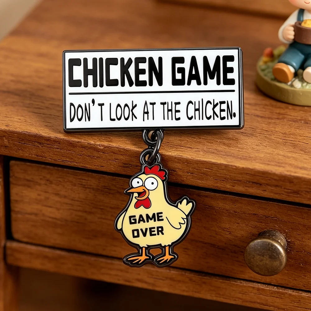 Lustiger Hühner-Spiel-Emaille-Pin: „Don't Look At The Chicken“-Brosche, Game Over Meme Abzeichen, Cartoon-Tier-Reversnadel, witziges Geschenk für Fans