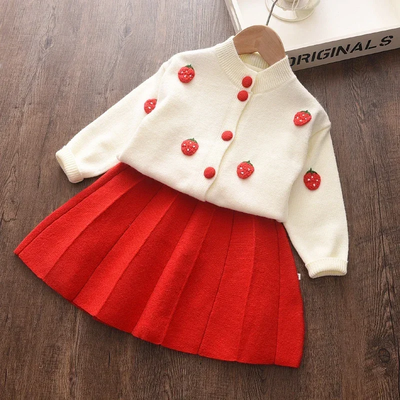 Abbigliamento per bambini Ragazze Inverno Abbigliamento per bambini Cartone animato Uva Fragola Decorazione Maglione Cardigan + Set gonna a pieghe