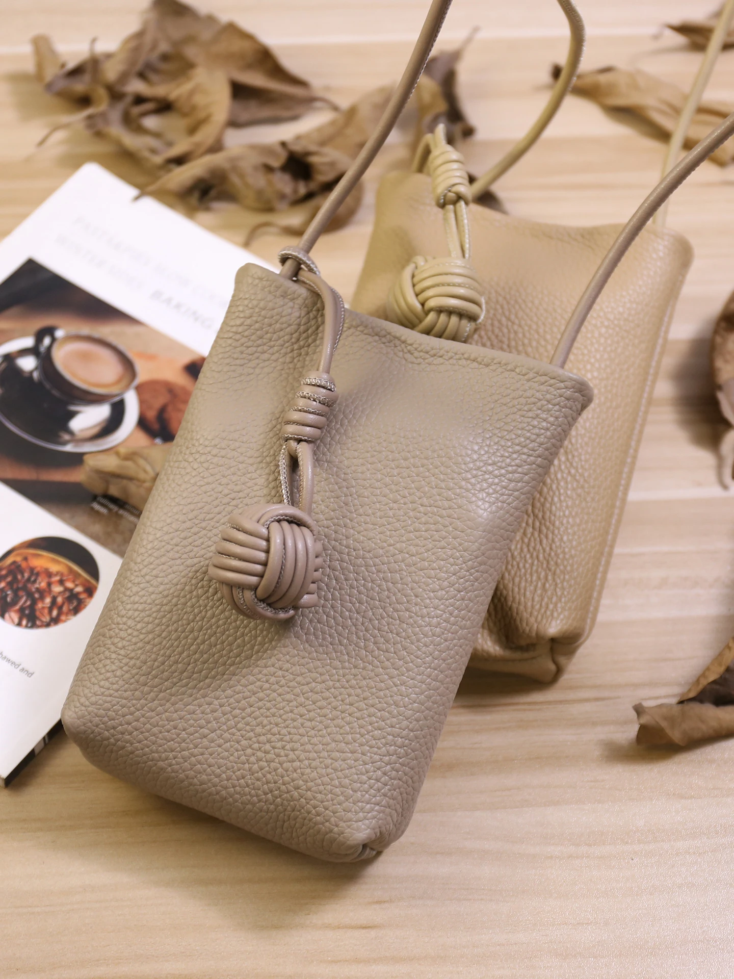

High-End Soft Top Layer Cowhide Faionable Mobile Phone Bag Leather Versatile Sli Vertical Single oulder Crossbody Bag