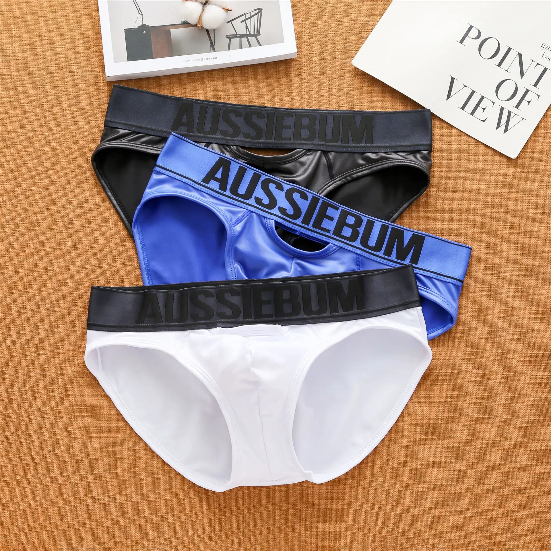 AussieBum กางเกงในชายแบบสั้นหนังเทียมสีสันสดใสมีรูสำหรับวัยรุ่น