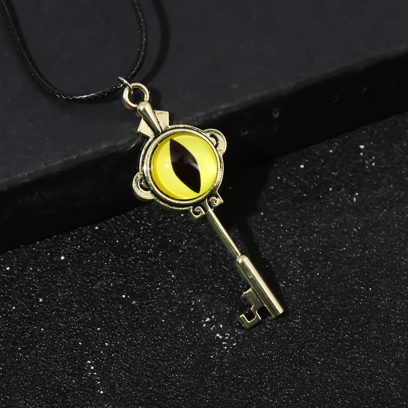 Anime The Owl House Necklace Amity Portal Key Retro Gold Color Eye Pendant Necklace for Women Men Jewelry Accessories