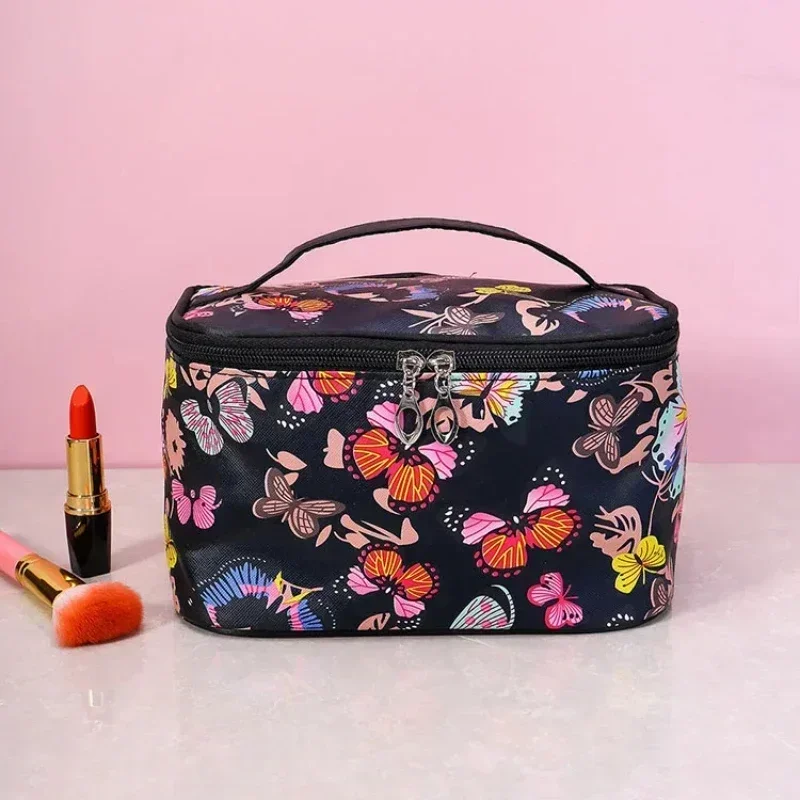 Bolsa de cosméticos con estampado de mariposa para mujer, bolso de mano portátil de gran capacidad para viaje, almacenamiento de artículos de tocador, herramientas de manicura