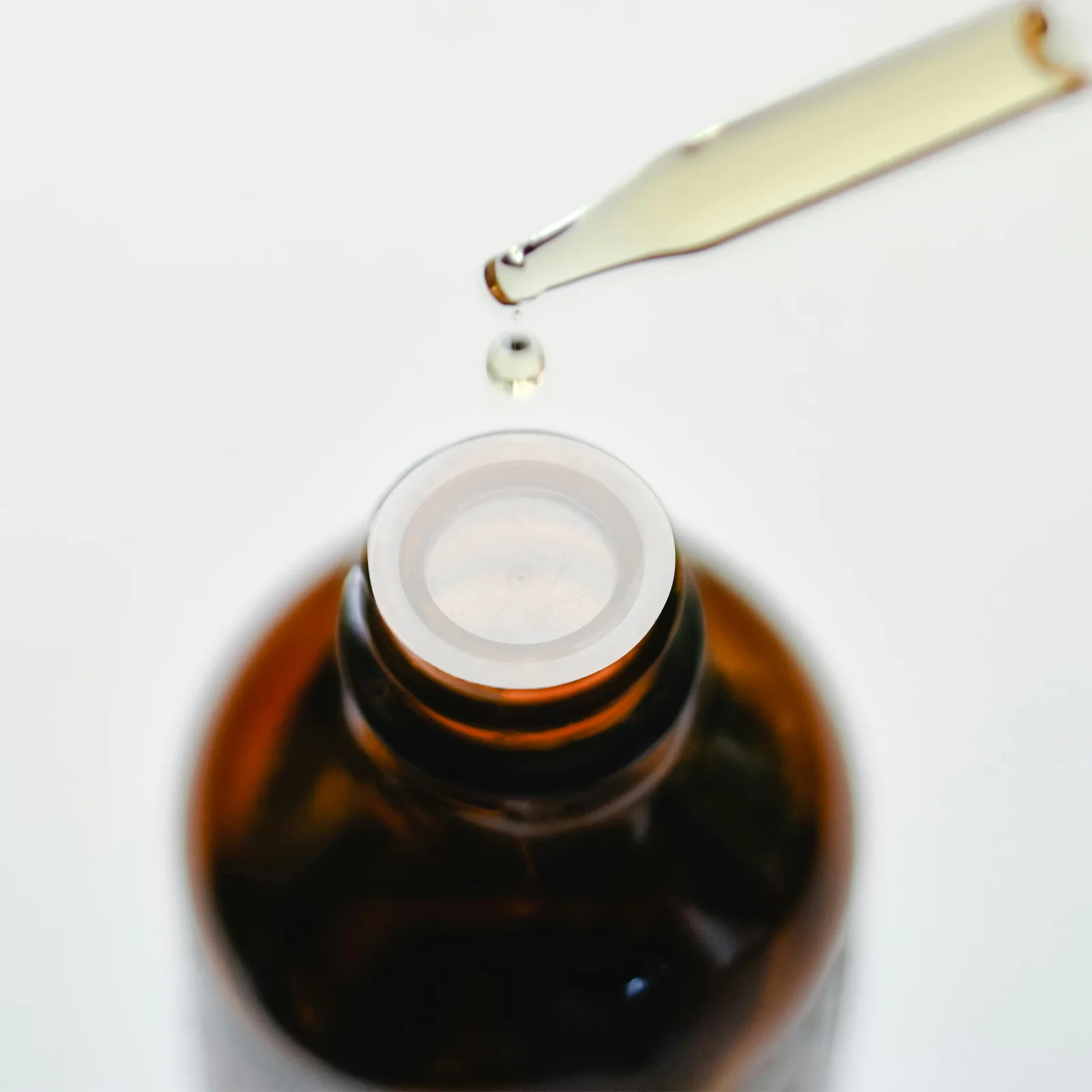 

200Pcs Plastic Stopper Plugs Aromatherapy Bottle Caps 18mm Clear Round Replacement Sealing Stopper End Caps for Glass Bottles