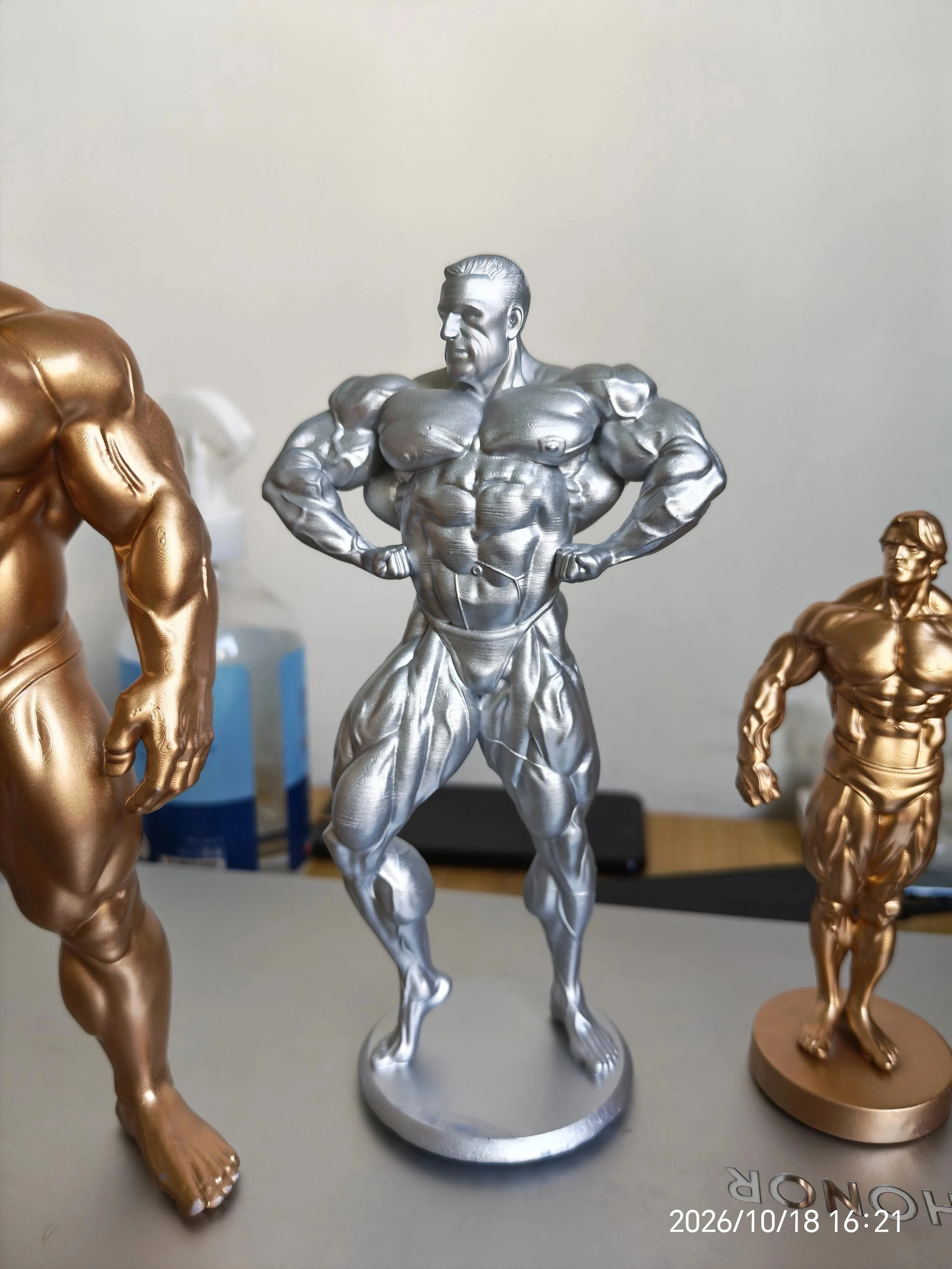 A Muscular Male Statue of A Bodybuilder as A Display Piece for the Entrance of the Gym, 18cm Tall.