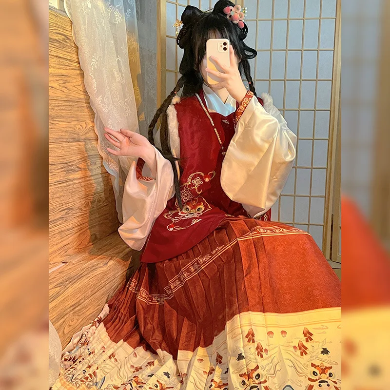 

Hanfu Ming female winter New Year clothes thickening and velvet ancient costume Chinese style new burst full set of red