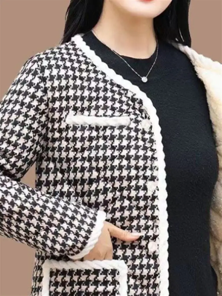 High-End Women's Autumn Winter Fleece Lined Warmth Outerwear Mom's New Style Small Cotton Jacket Fashionable Cotton Quilted Top