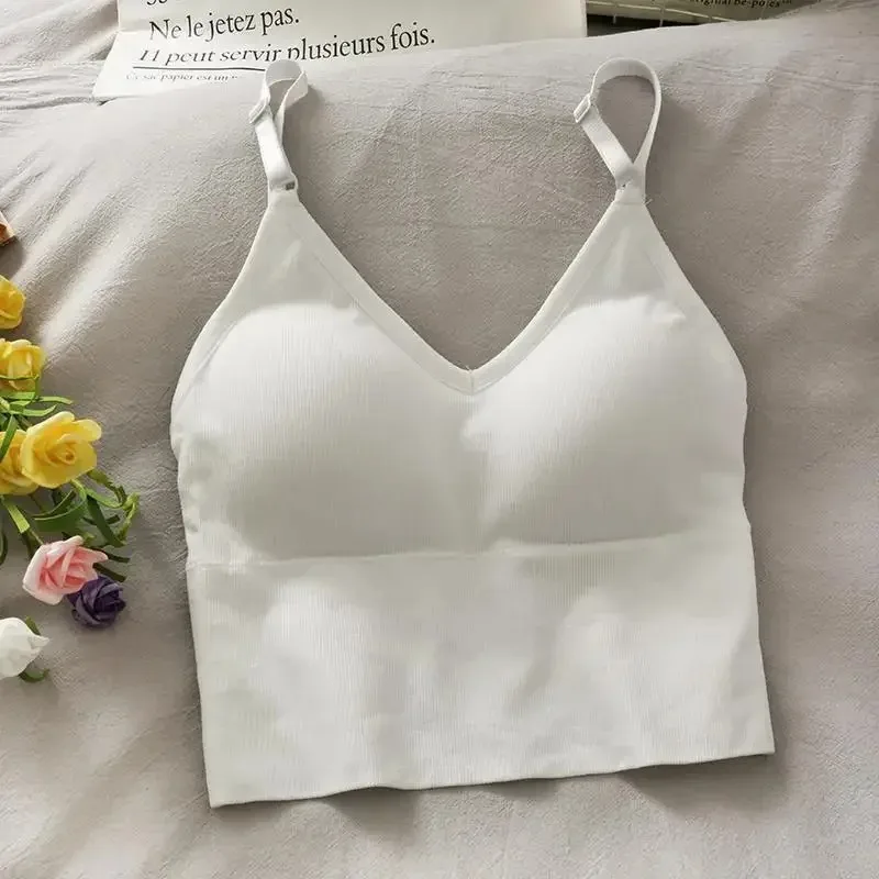 Camisola de alças sexy para mulher, sutiã embutido, cor sólida, top curto, ombro fora, camisola sem mangas, tops novos, 2024