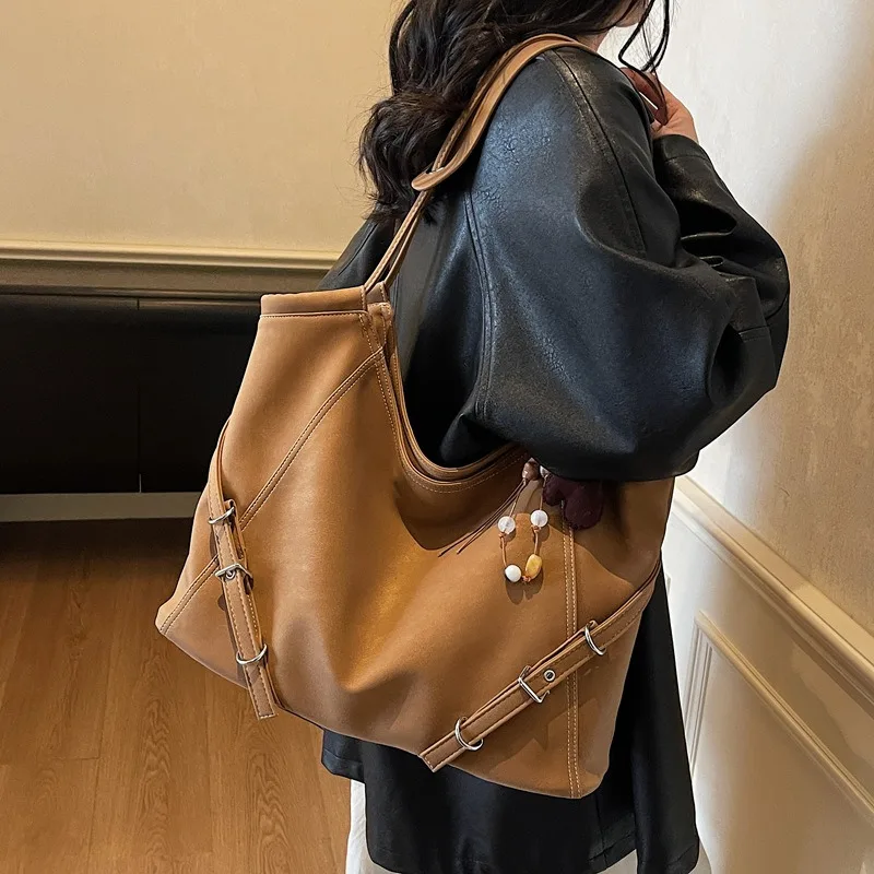 

Advanced, fashionable, rustic, retro style, large capacity shoulder bag, women's autumn and winter new commuting tote bag