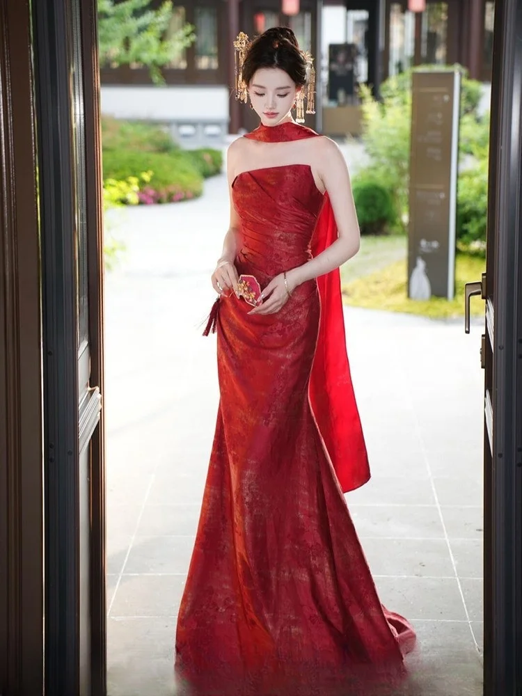 

toasting new Chinese-style niche red banquet fishtail strapless morning dress