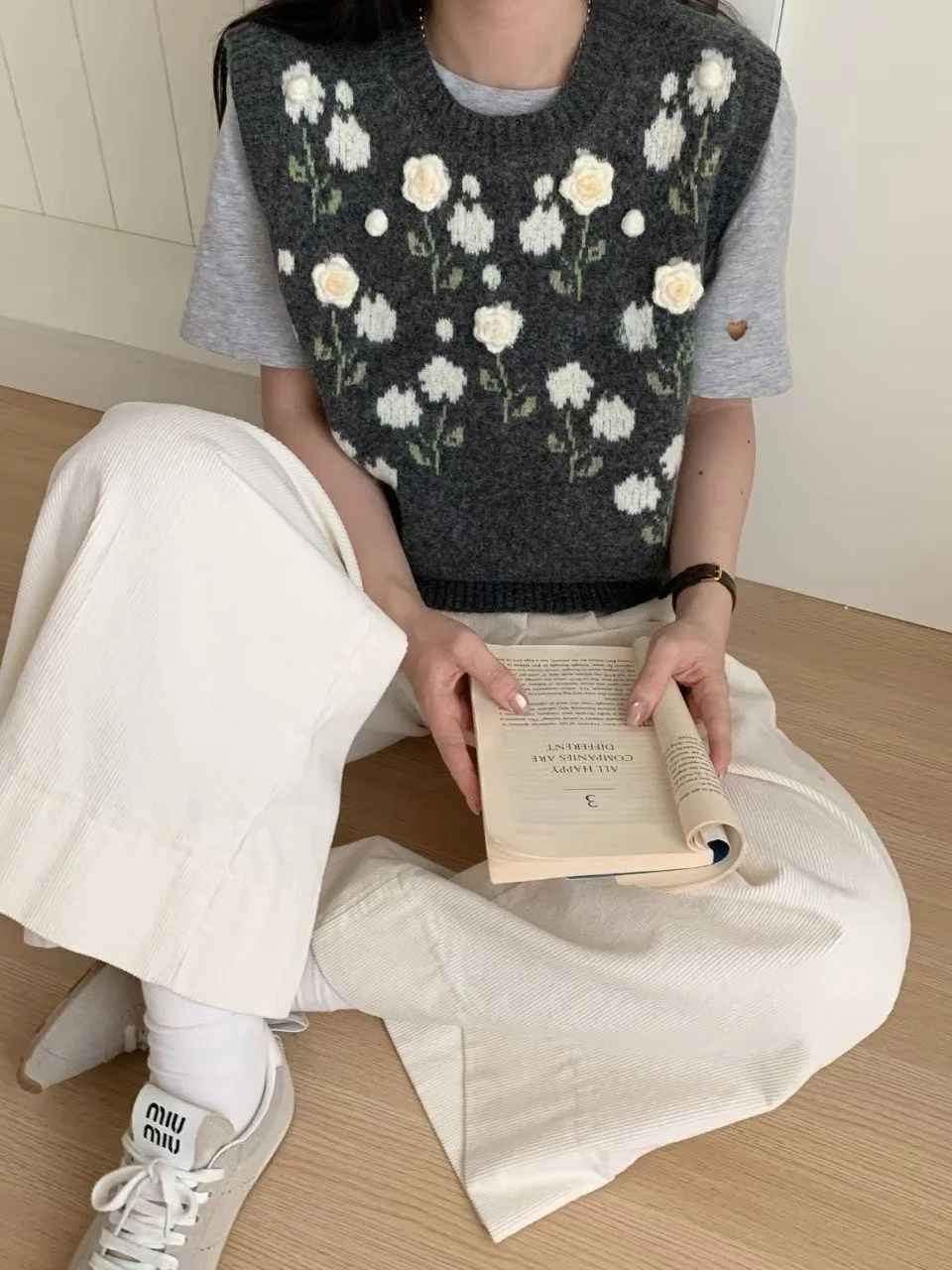 

Ретро-корейский вязаный жилет с вышивкой и цветочным узором, мягкий, свободного кроя, для женщин, осень-зима