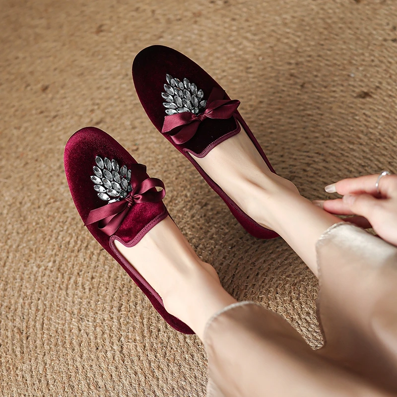 

Женские новые весенне-осенние туфли из золотистого вельвета с подкладкой из натуральной кожи, украшенные стразами и бантом, с круглым носком, на низком каблуке, повседневные.