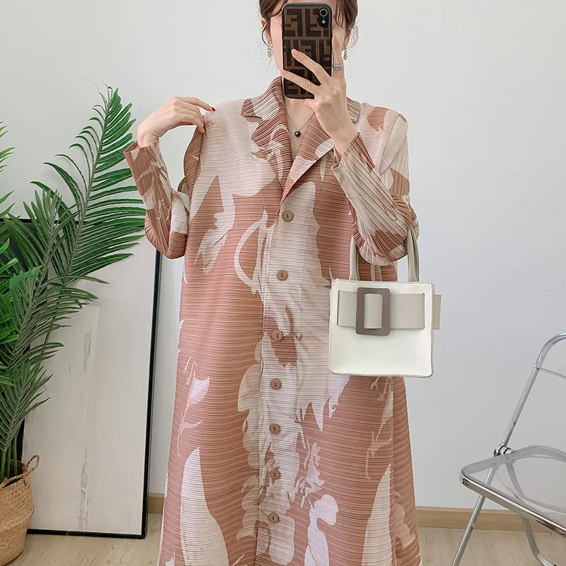 Mom Spring V-neck Printed Dress 2025 New Middle-aged and Elderly Fashion Seven-quarter Sleeve X Green Pleated Skirt Dresses