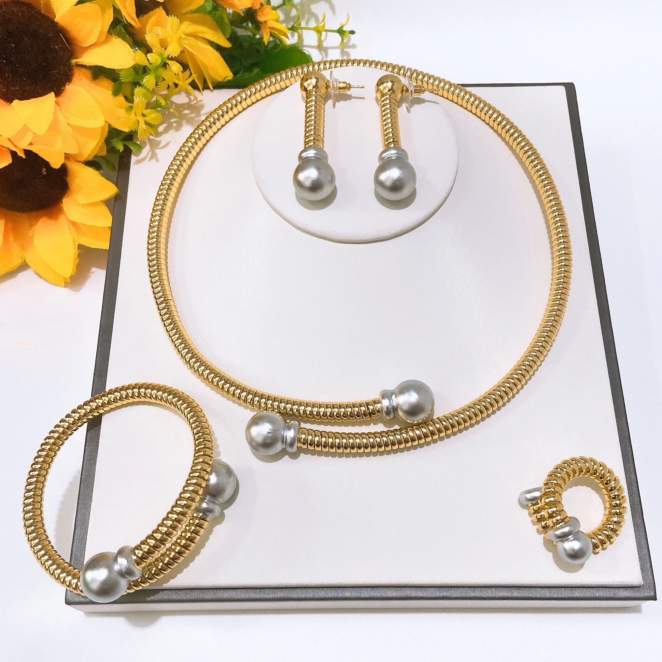 

Модный простой двухцветный комплект ювелирных изделий в форме замка, текстурированное очаровательное ожерелье, браслет, серьги, кольцо, 4 шт., ювелирные изделия, бесплатная доставка