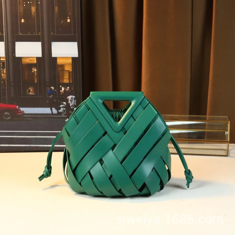 

Стильная дизайнерская сумка для подгузников премиум-класса для женщин, элегантная кожаная сумка через плечо, модная минималистичная сумка-мессенджер и сумка-тоут.