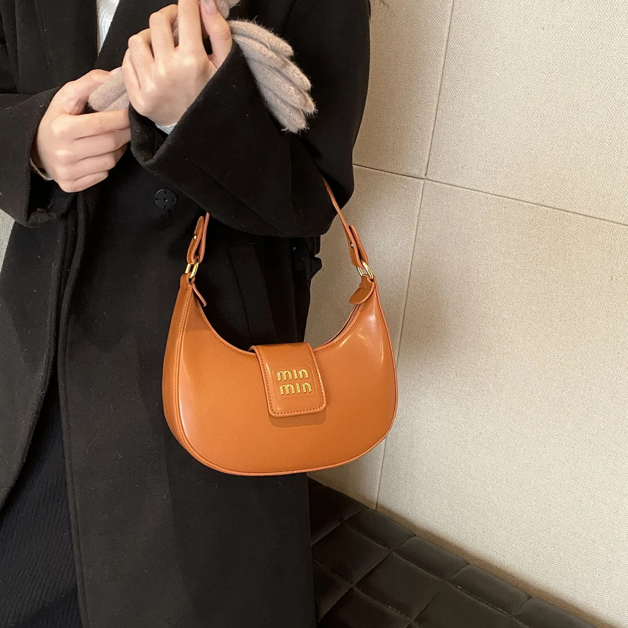 2025 Vintage Moon Bag - Crossbody/Underarm, High-End Shoulder Bag, Multi-Way Wear, Durable & Stylish, Perfect for Work & Daily