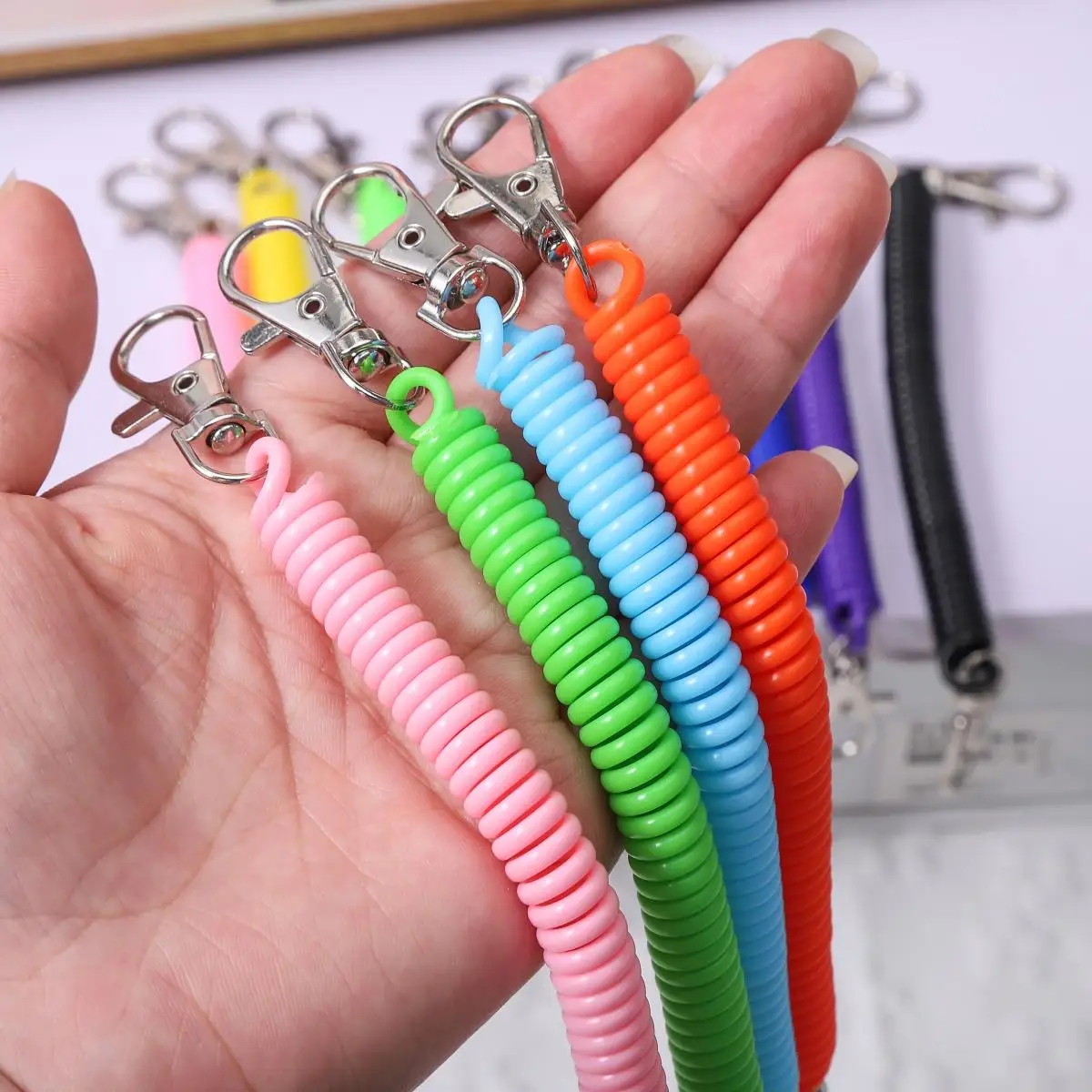 1Pc/bag 18cm Plastic Elastic Retractable Keychain Wrist Spring Coil Spiral Stretch Lanyard Key Chain For Jewelry DIY Making