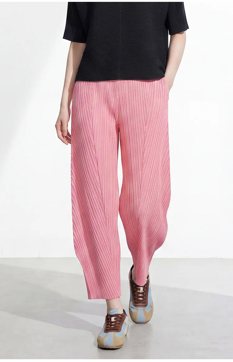 GVUW Solid Color Versatile Casual Pleated Pants Women's High Waisted Elastic Loose Straight Trousers 2026 Summer New 17S3807