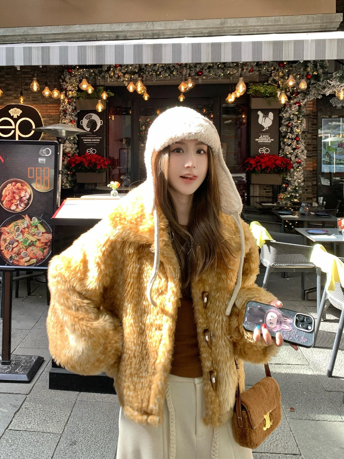 

Young Sle Eco-Friendly Fur Jaet ort Women's Coat Comfortable Warm Windproof Whole Skin Bal Design Casual Outerwear
