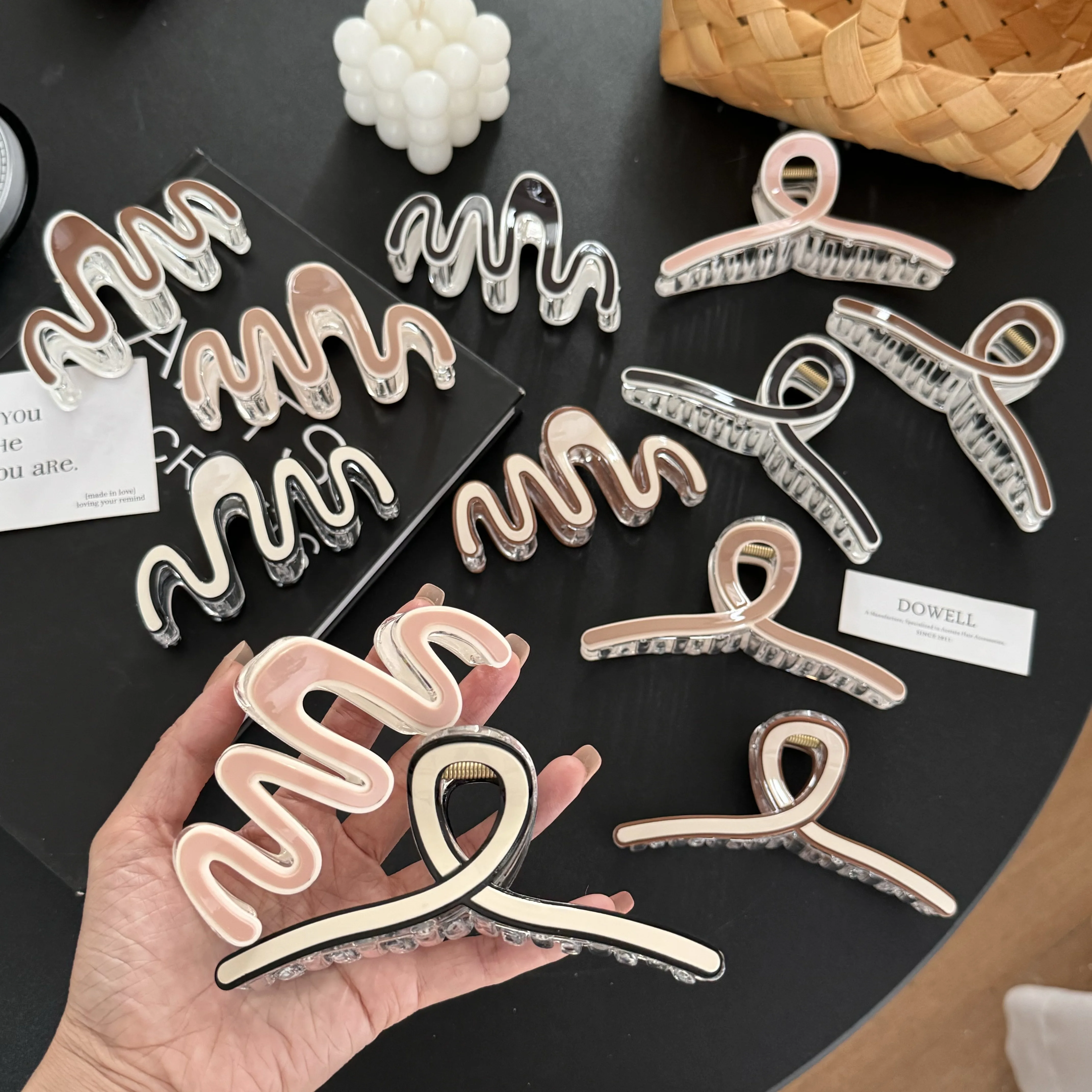 

Korean Casual Style Giant Size Geometric Shape Acrylic Hair Claw