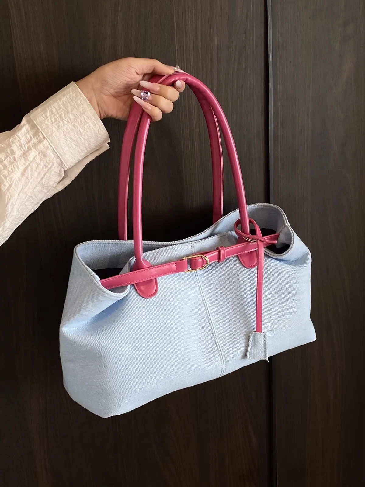 large-capacity-commuter-women's-handbag-soft-leather-shoulder-bag-fashionable-color-block-denim-material-magnetic-buckle-closure