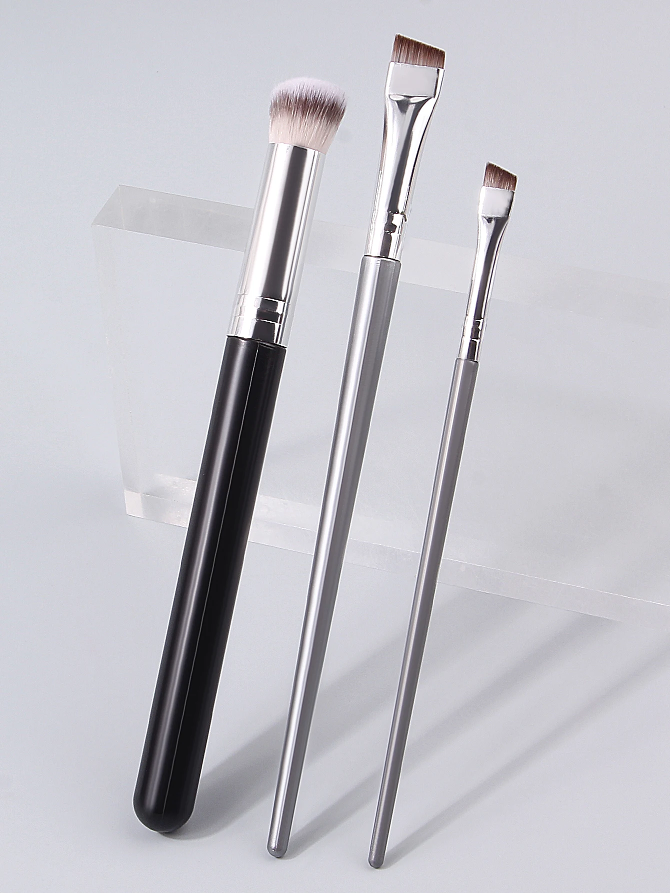 Set di pennelli per trucco di alta qualità da 3 pezzi: pennello per correttore a testa tonda + pennello per sopracciglia + pennello per eyeliner, setole ultra morbide portatili