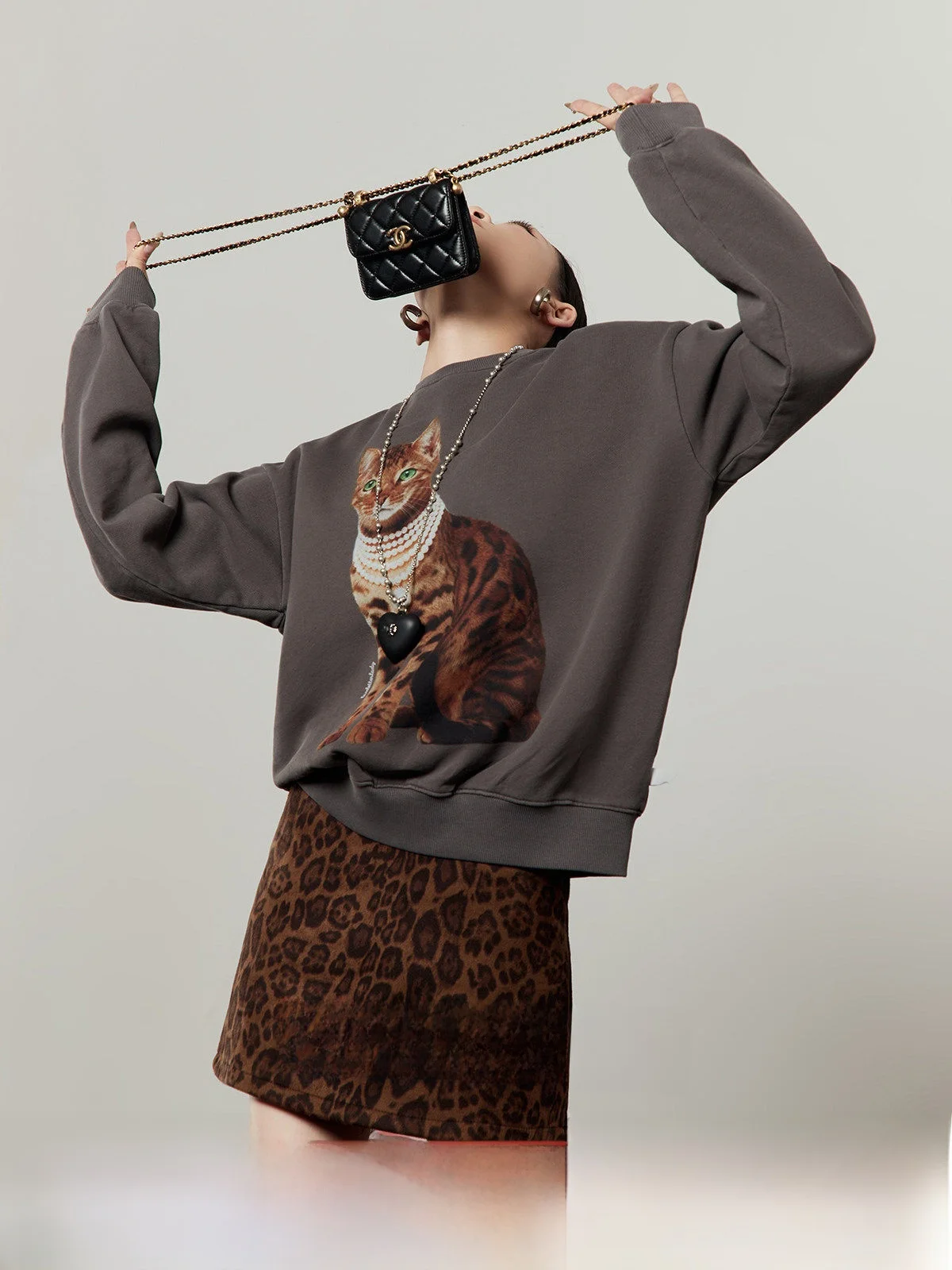 

Loose Casual Style Grey Sweatshirt Women's Spring New Green Eye Pearl Leopard Print Comfortable Top by Zhou Li Wu