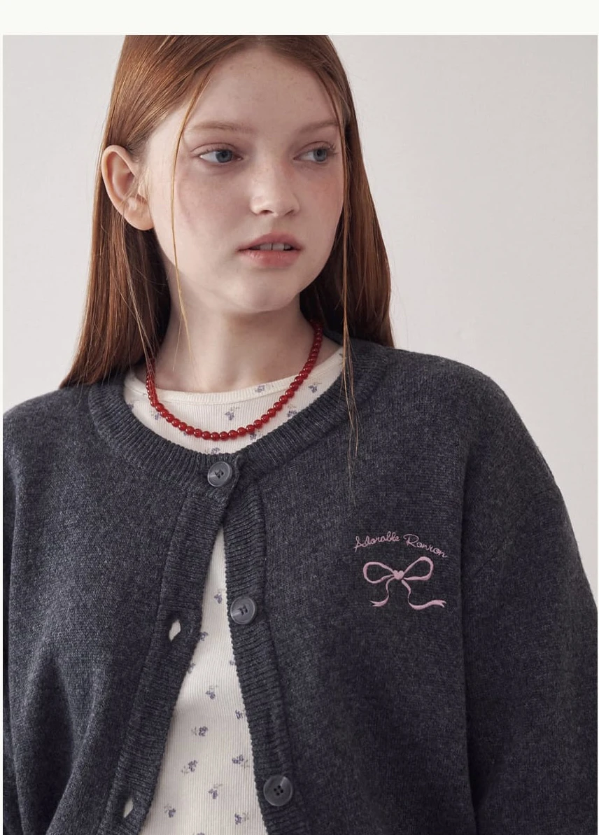 Suéter Cárdigan Corto de Punto con Lazo de Mariposa, Bordado Floral, Corte Hoado, Manga Larga, Cuello Redondo, sor Regular