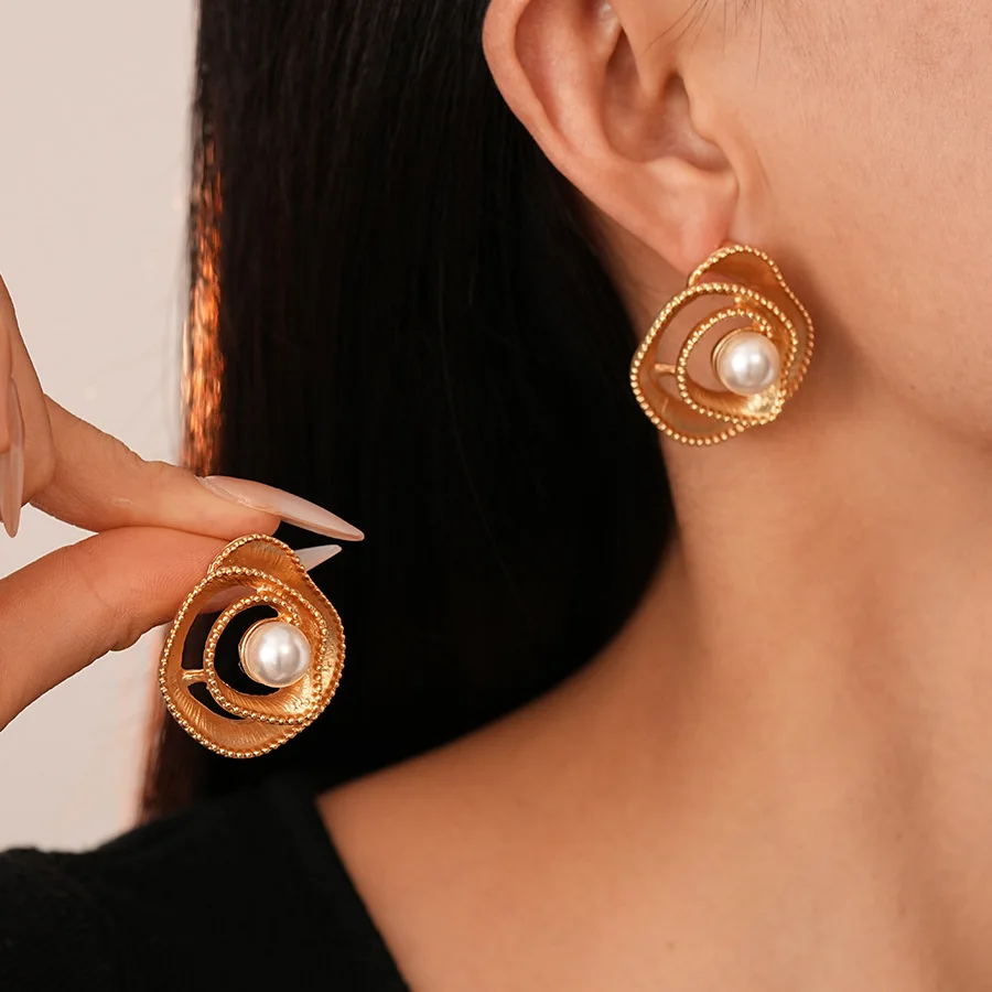 الرجعية المعادن الشعور تقليد اللؤلؤ دوامة زهرة بتلات مزاجه المتخصصة الراقية الأقراط إبرة الفضة