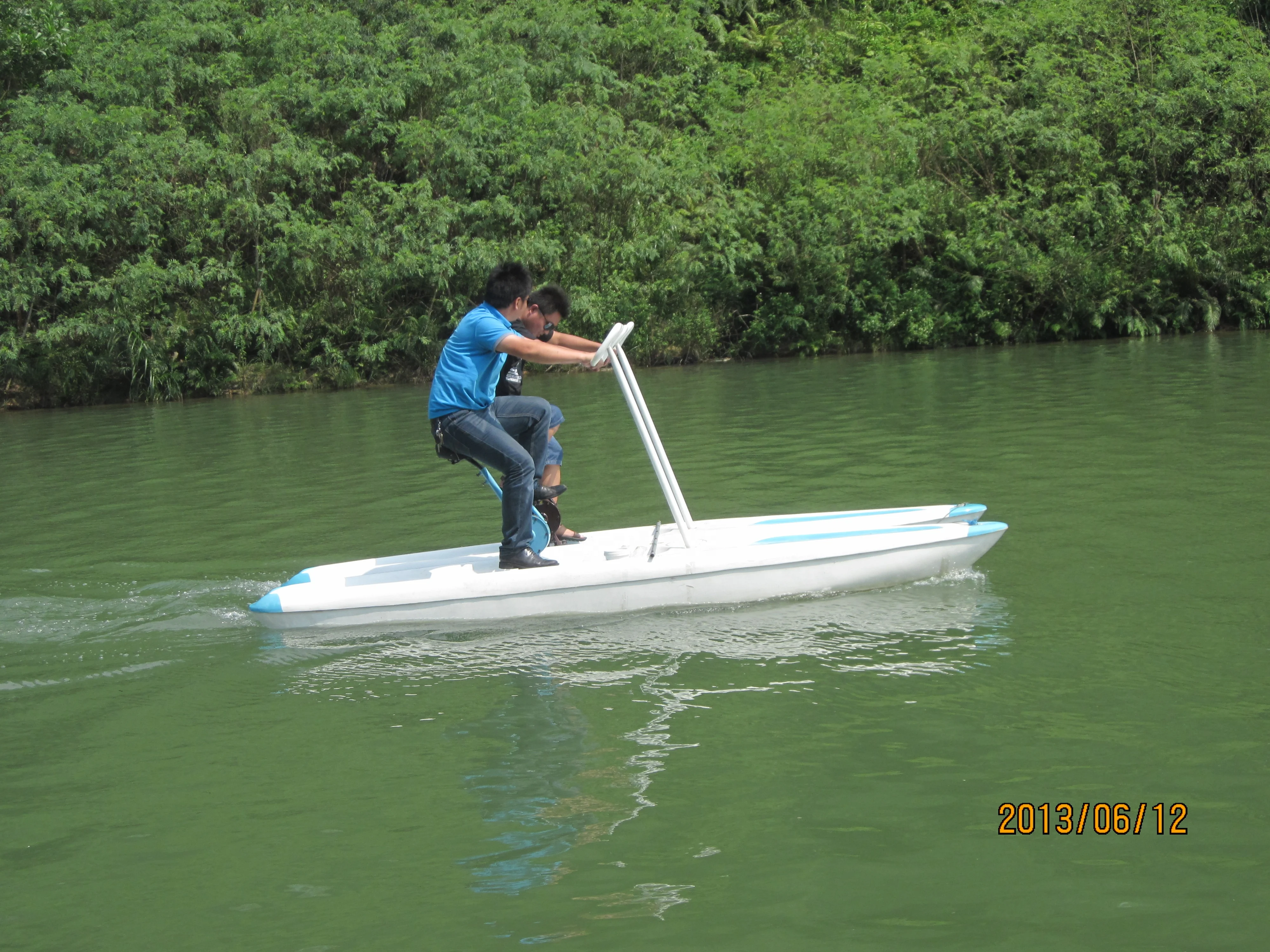 2019-Themenpark Commodity Water Float Spielausrüstung Wasserfahrrad für Kinder und Erwachsene