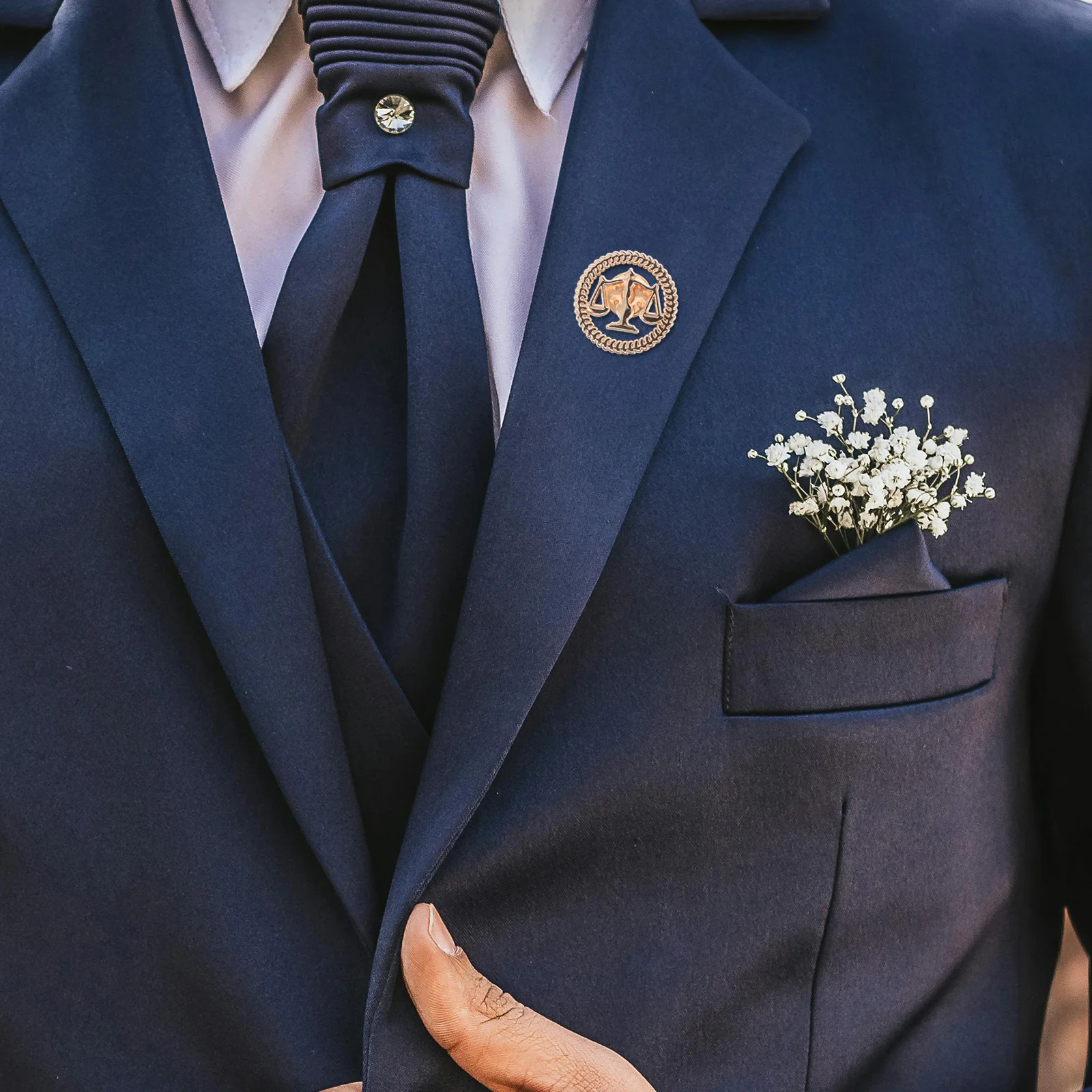 2 Stuks Advocaat Broche Justice Schaal Revers Pin Voor Mannen Vrouwen Pak Jas Juridische Accessoire Wet Student Afgestudeerd Gift Metalen balans Pin
