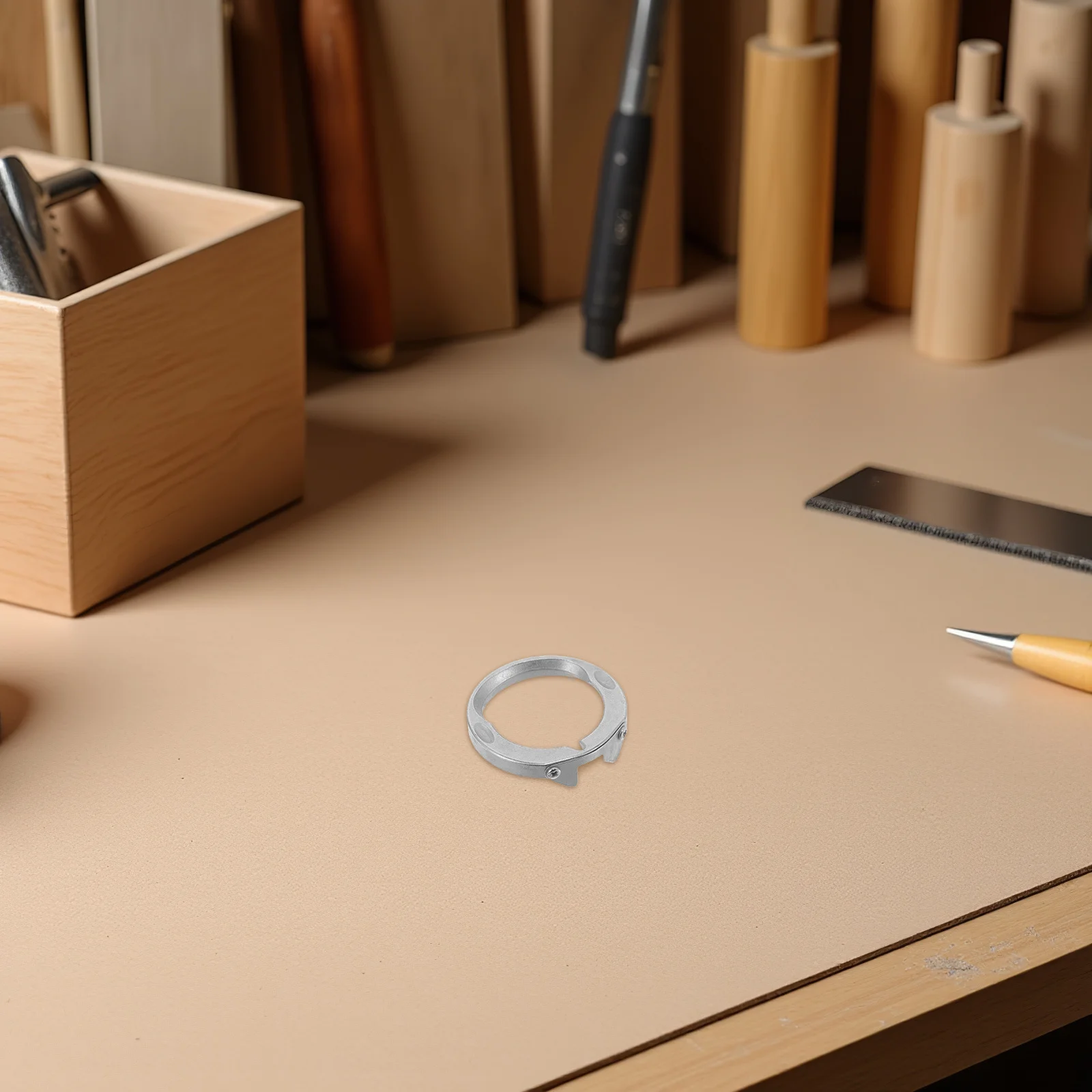 

Bobbin Case Part Metal Bobbin Shuttle Race Replacement For Singer 2250 2259 3116 3232 19233 Durable Sewing Machine