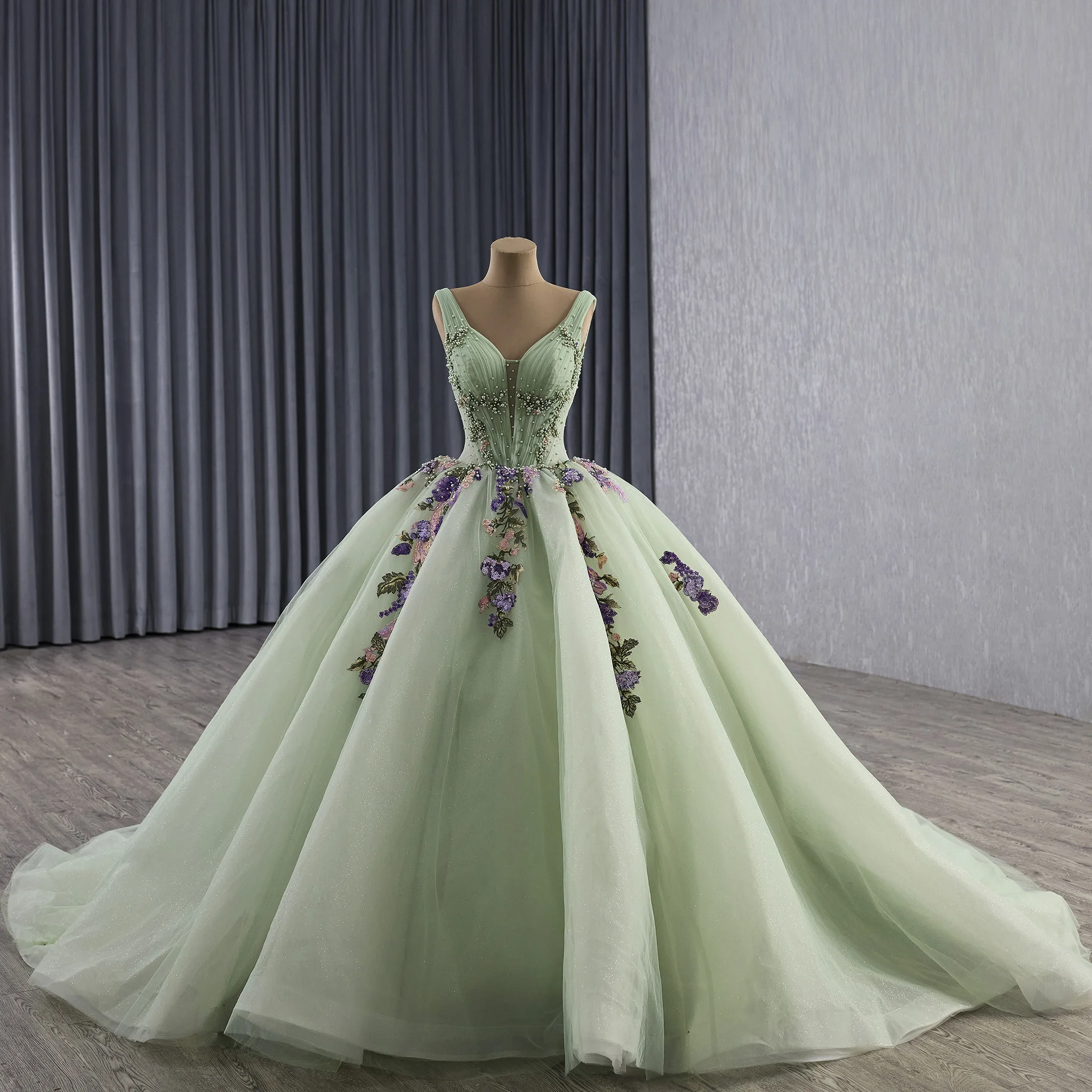 

Rosymae Luxury Light Green Quinceanera Dress with Width Straps Plunging Neckline Elegant Female Evening Gown