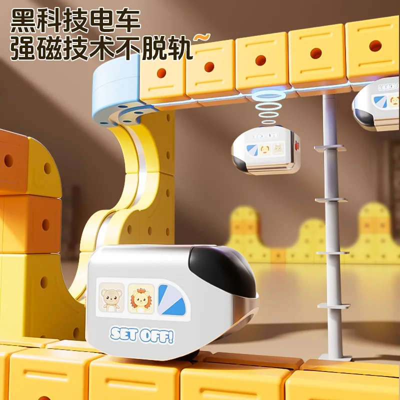 新しい多用途ビルディングトラック磁気おもちゃ列車子供向け変形可能な磁気トラック列車セットDIY非リモートレールカーギフト