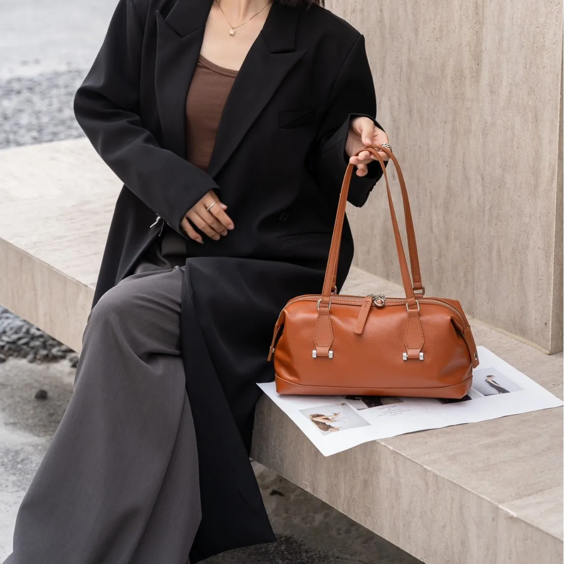 

Top Layer Cowhide Leather l Fall Small Design Large Capaci Simple Commute Single oulder Bag Boston Tote