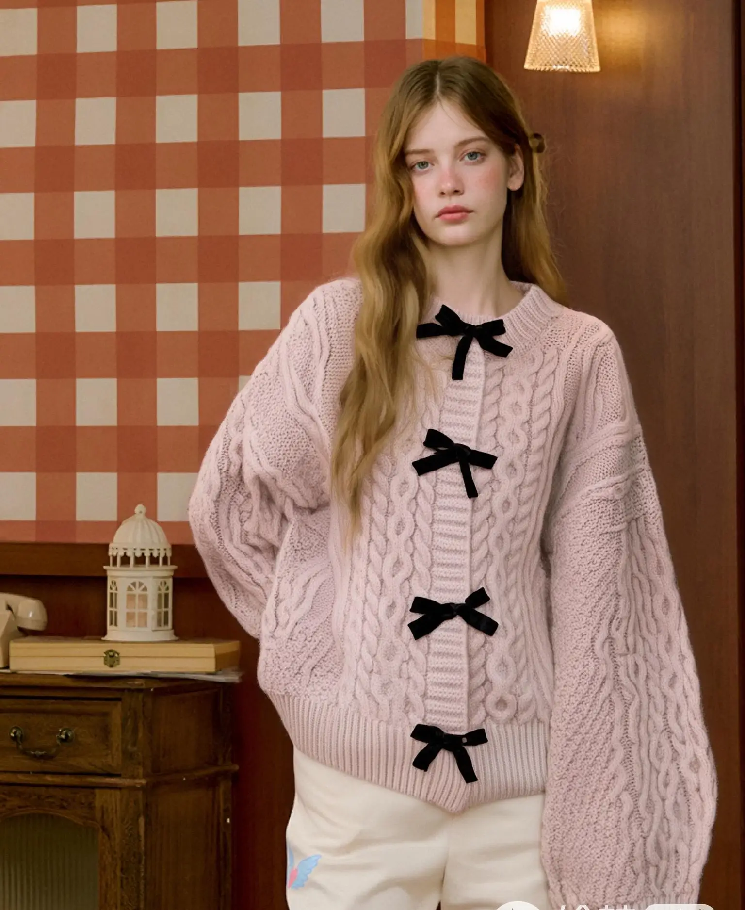 

Brogan-style sweater with bowknot trim, thick and soft fabric, vintage style, knitted in a twisted pattern, suitable