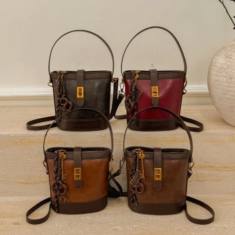 

Luxury Women's Fashionable Elegant Leather Shoulder Bag Trendy Commuter Classic Elegant Ladies Casual Simple Vintage Crossbody