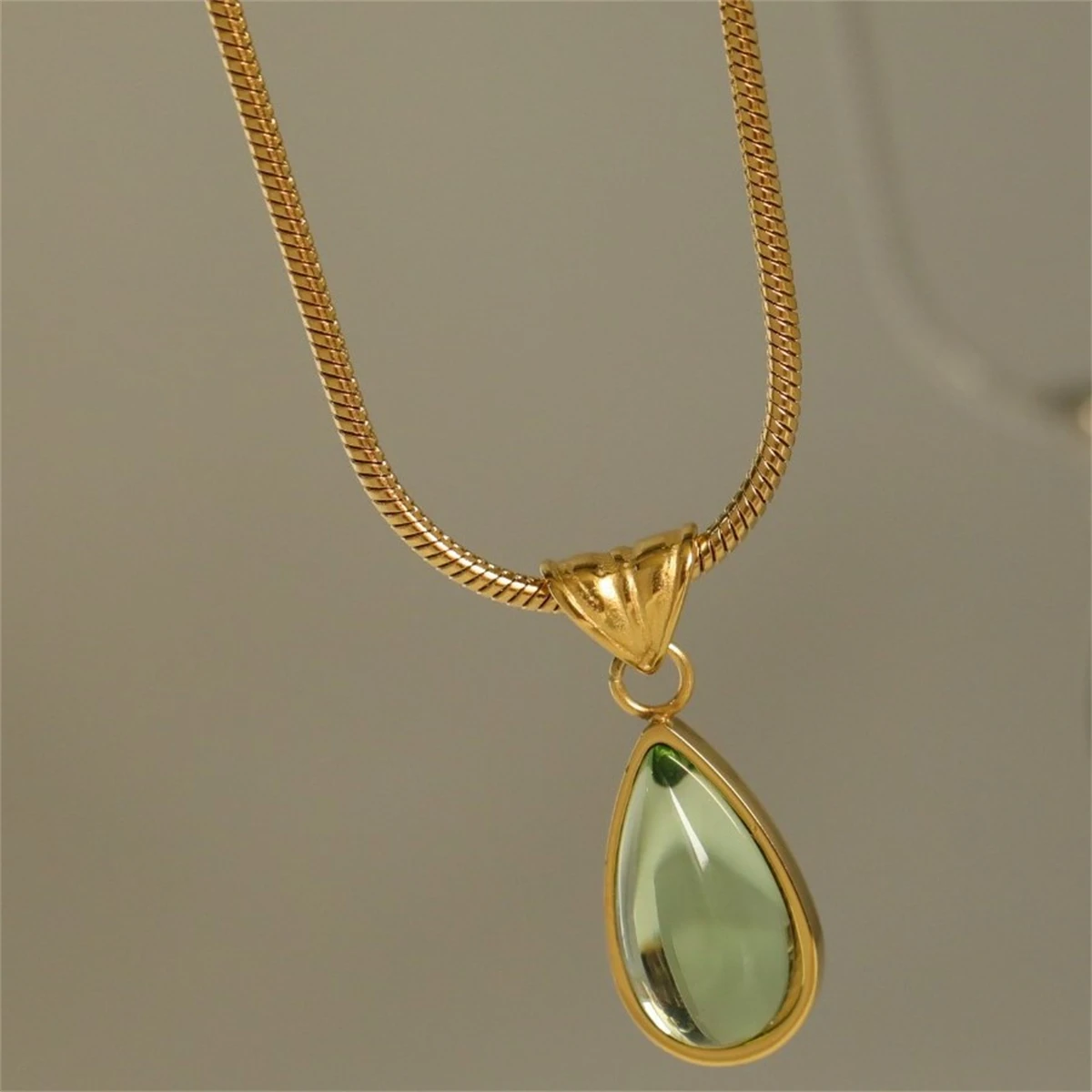 Water droplet blue ocean necklace niche French style collarbone chain snake bone titanium steel plated with 18K gold