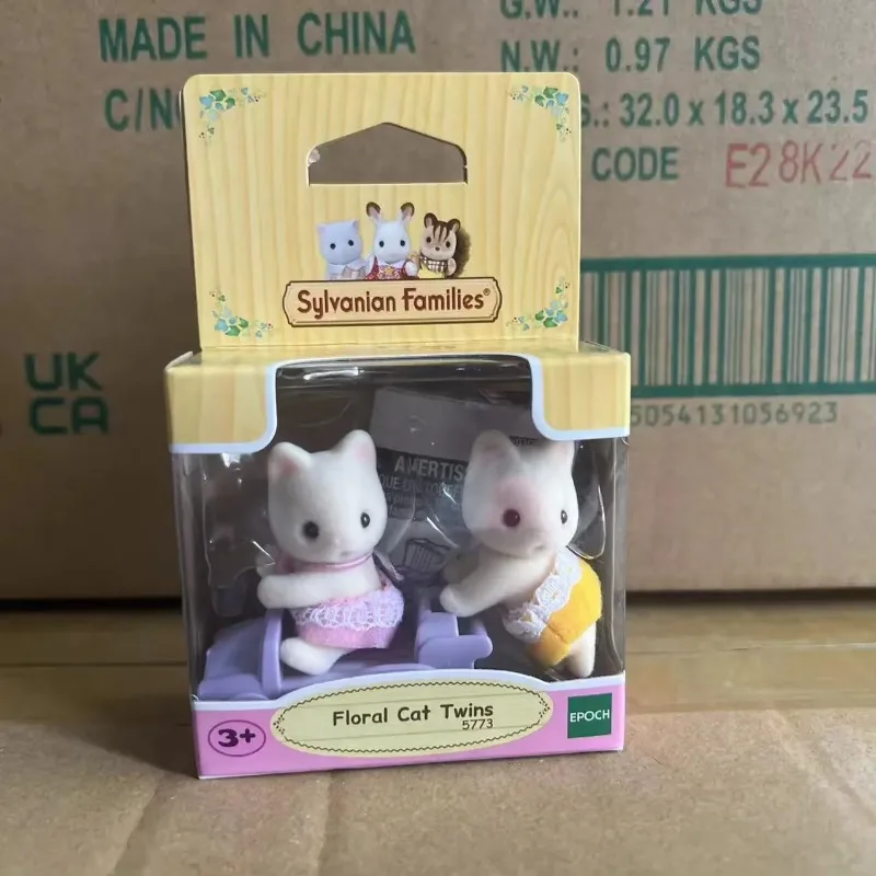 Sysyvanianファミリーアニメガールフィギュア家具セット、象の家族トリオ、キッチンドールハウス、花の猫の皮