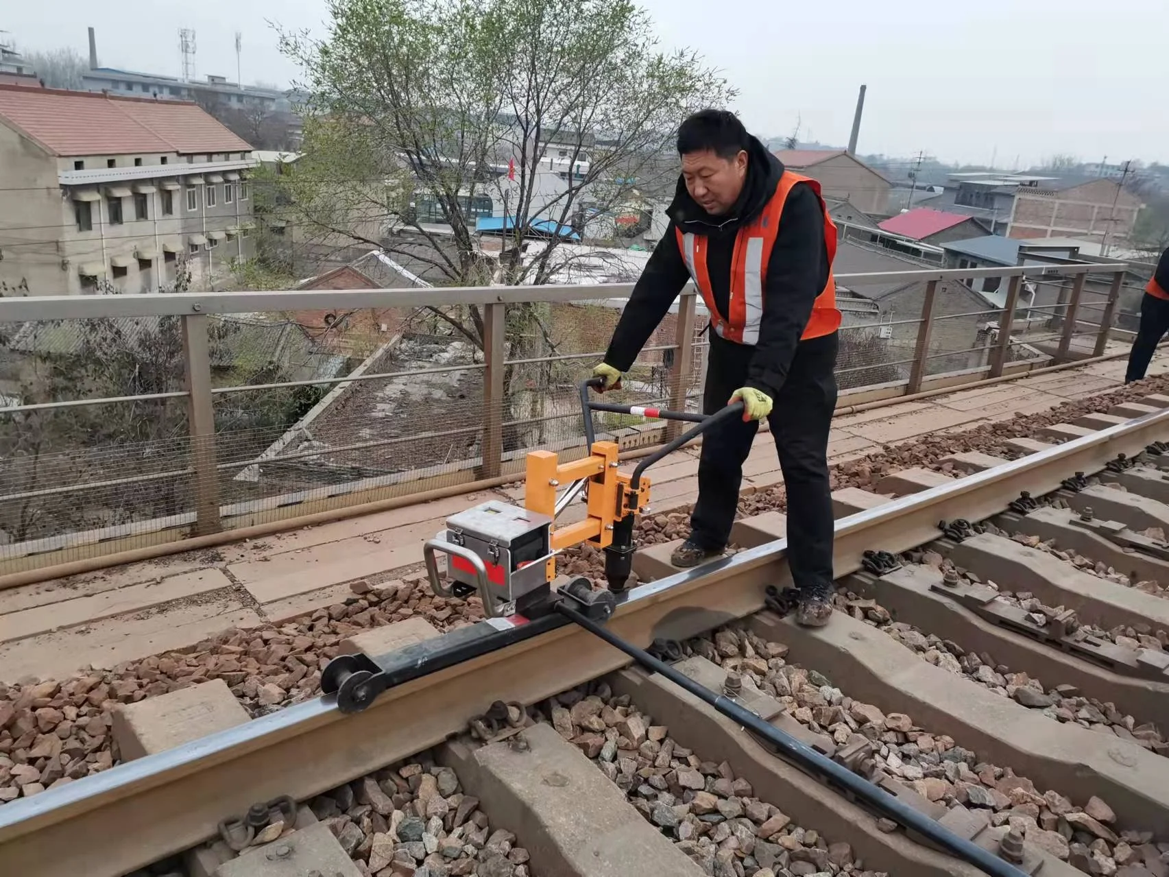 Dual Lithium-Ion Powered Impact Wrench With Tighten And Screw Rail Bolt Railway Equipment Accessory