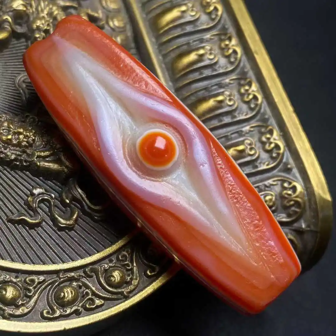 

Returning old materials and ancient methods from Tibetan areas inlaid with natural Buddha eye dzi bead Powerful Amulet