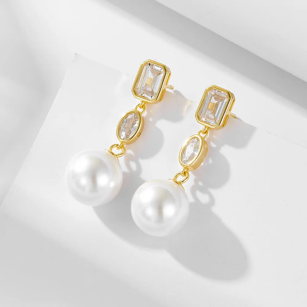 

European and American minimalist square pearl earrings for women's light luxury and versatile fashion jewelry